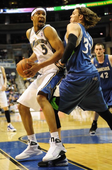 23岁双一阵球员场均20 13助队进总决赛