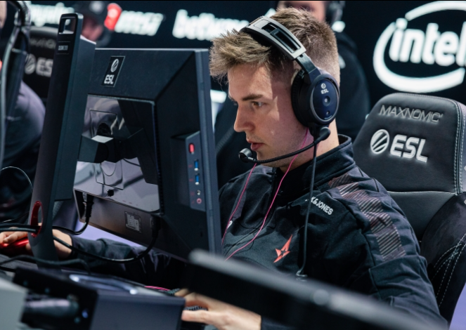 這使得他的 這使得他的